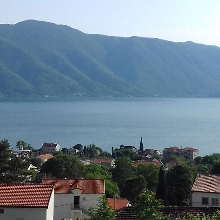 Готель Sea View Рісан Екстер'єр фото